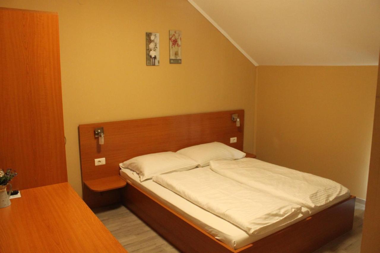 Guesthouse Rezekov Podrum Jastrebarsko Buitenkant foto