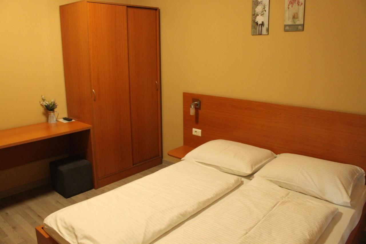 Guesthouse Rezekov Podrum Jastrebarsko Buitenkant foto