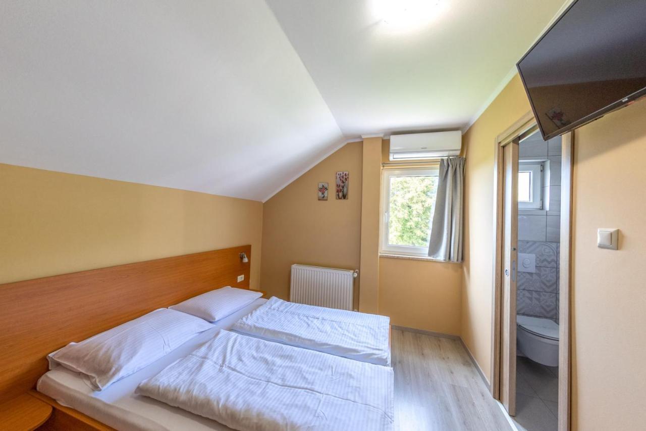 Guesthouse Rezekov Podrum Jastrebarsko Buitenkant foto