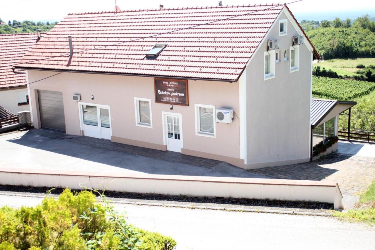 Guesthouse Rezekov Podrum Jastrebarsko Buitenkant foto